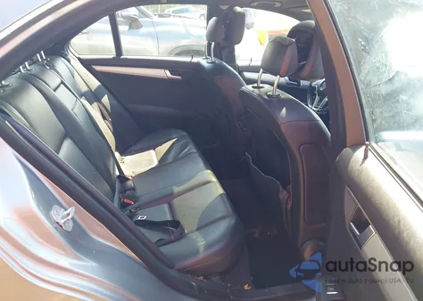 2014 Mercedes-Benz C 300 Sport 4Matic z USA, uszkodzony, nr VIN WDDGF8AB5ER315087